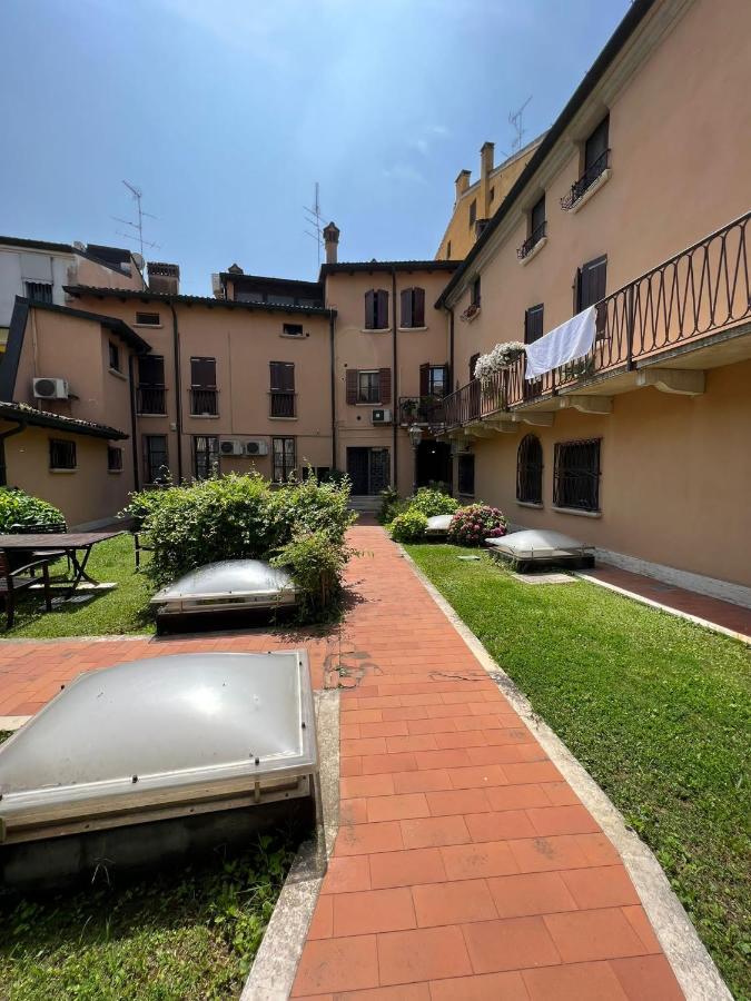 Il Salotto Sul Rio Apartment Mantova Exterior photo